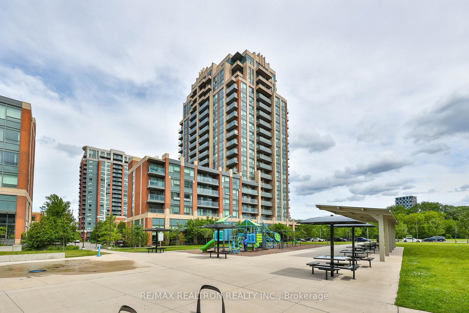 18-uptown-drive-markham-ontario-n13443262