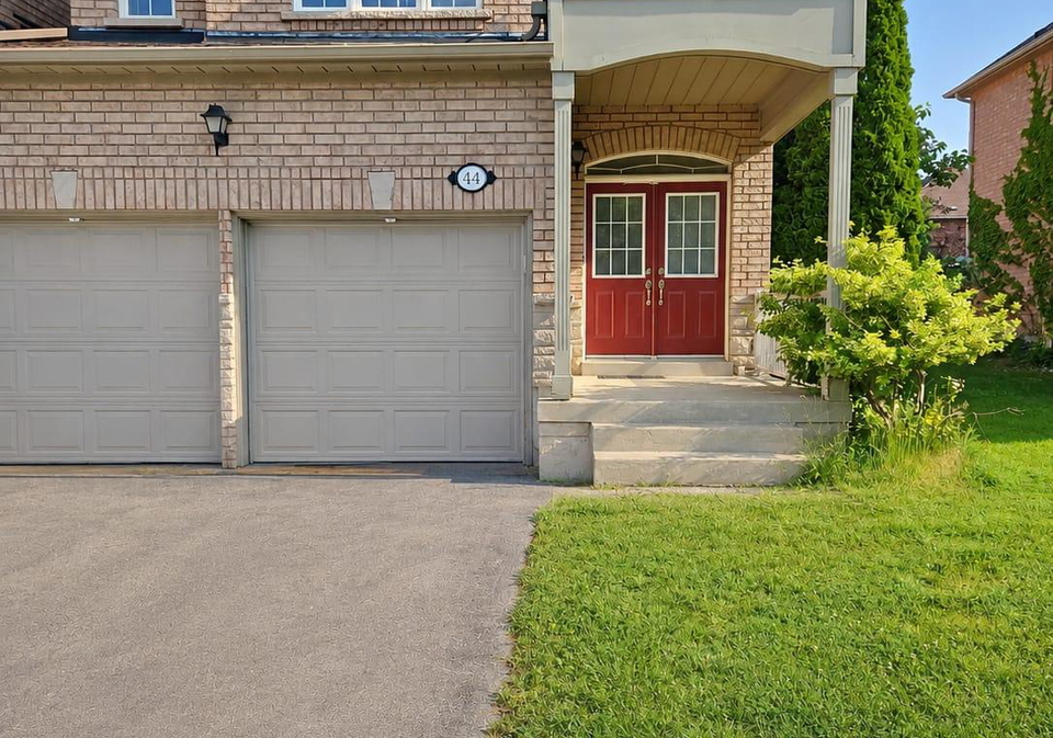 44-starr-crescent-aurora-ontario-n13445276
