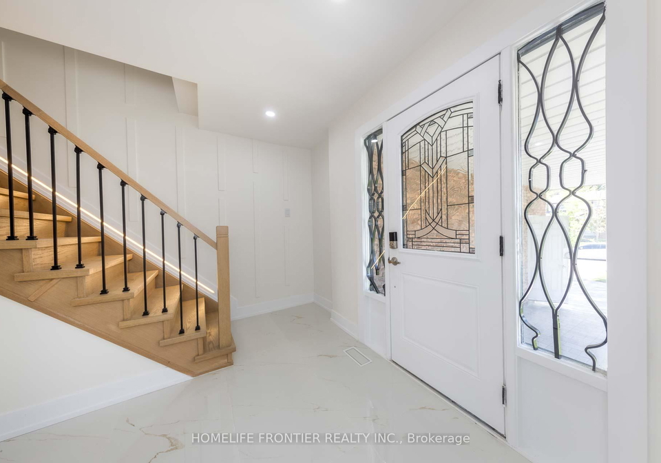40-rutledge-avenue-newmarket-ontario-n13447322