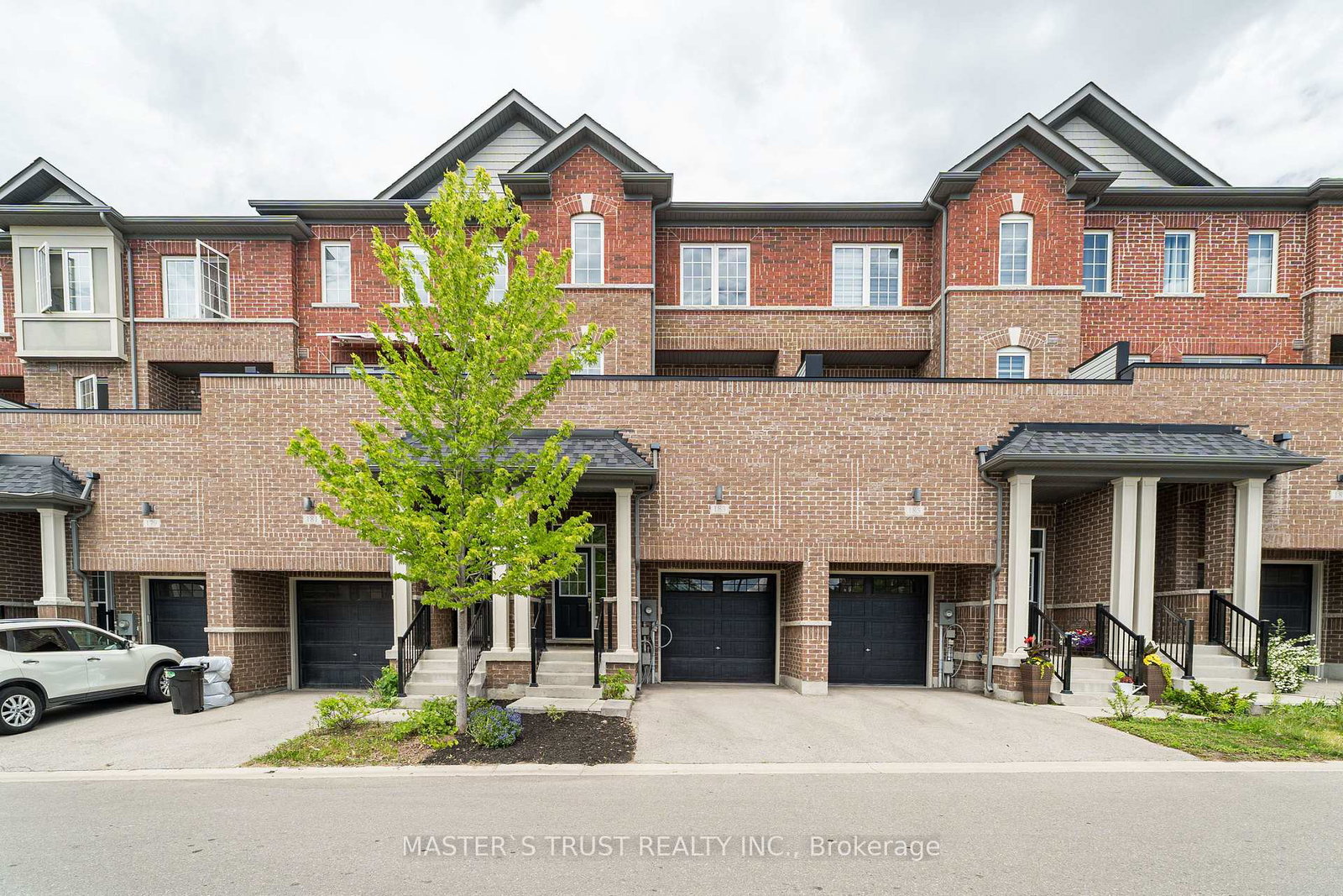183-harding-park-street-newmarket-ontario-n13449068