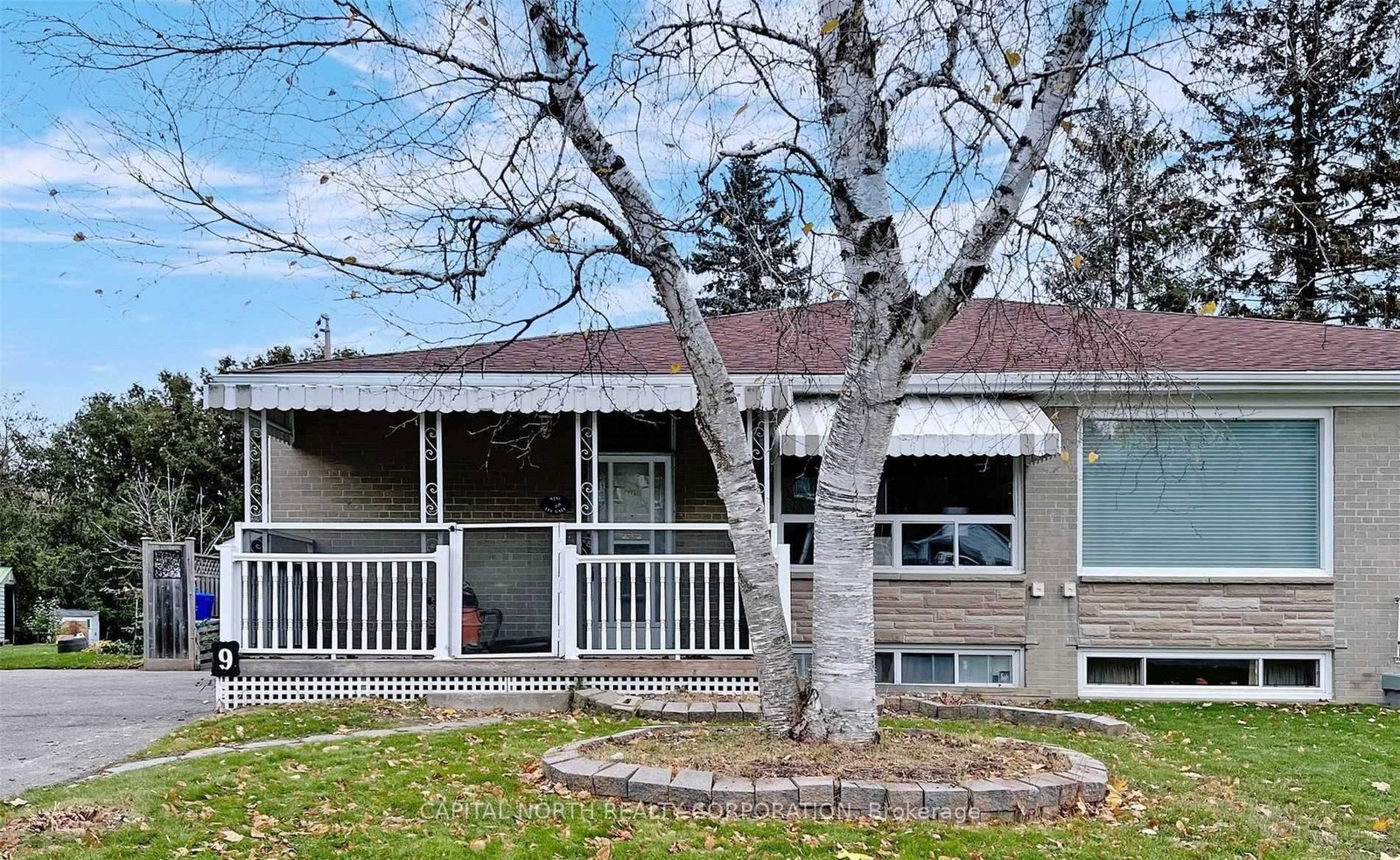 9-lee-gate-aurora-ontario-n13452246