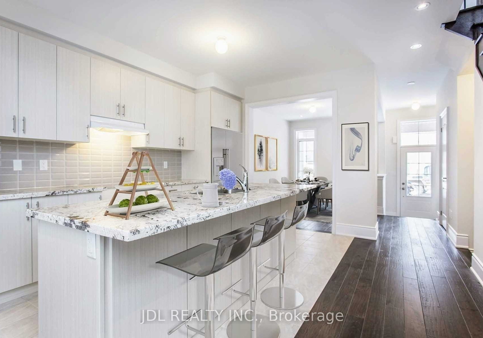 25-applegate-drive-east-gwillimbury-ontario-n13454316