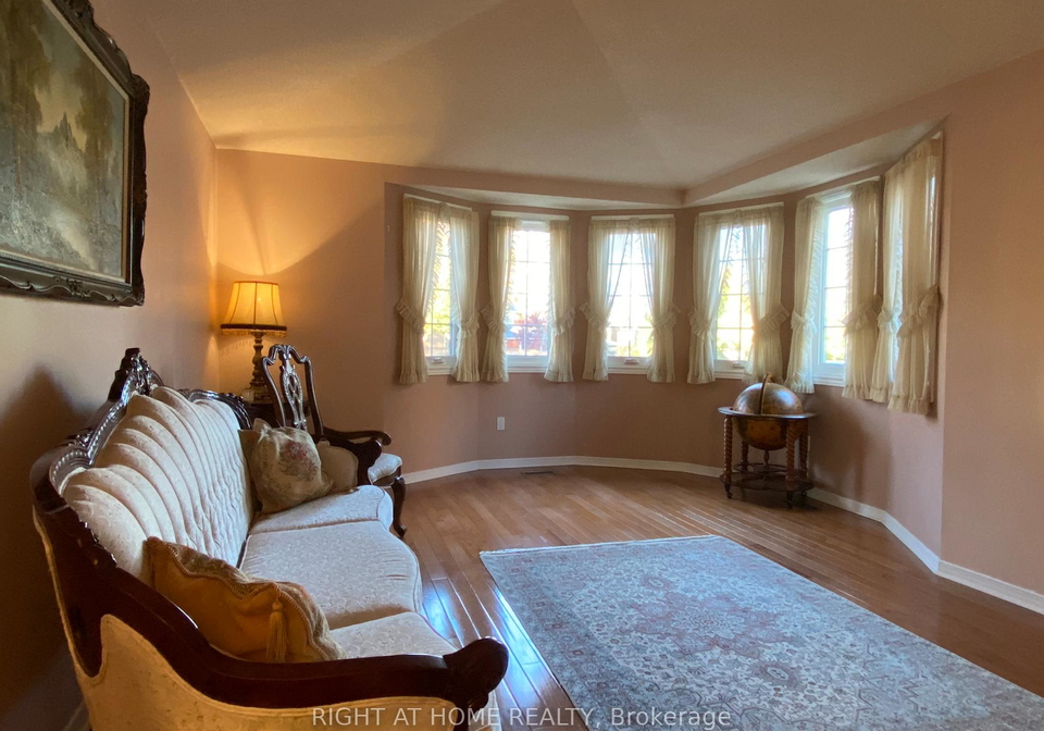 92-nelson-circle-newmarket-ontario-n13457052