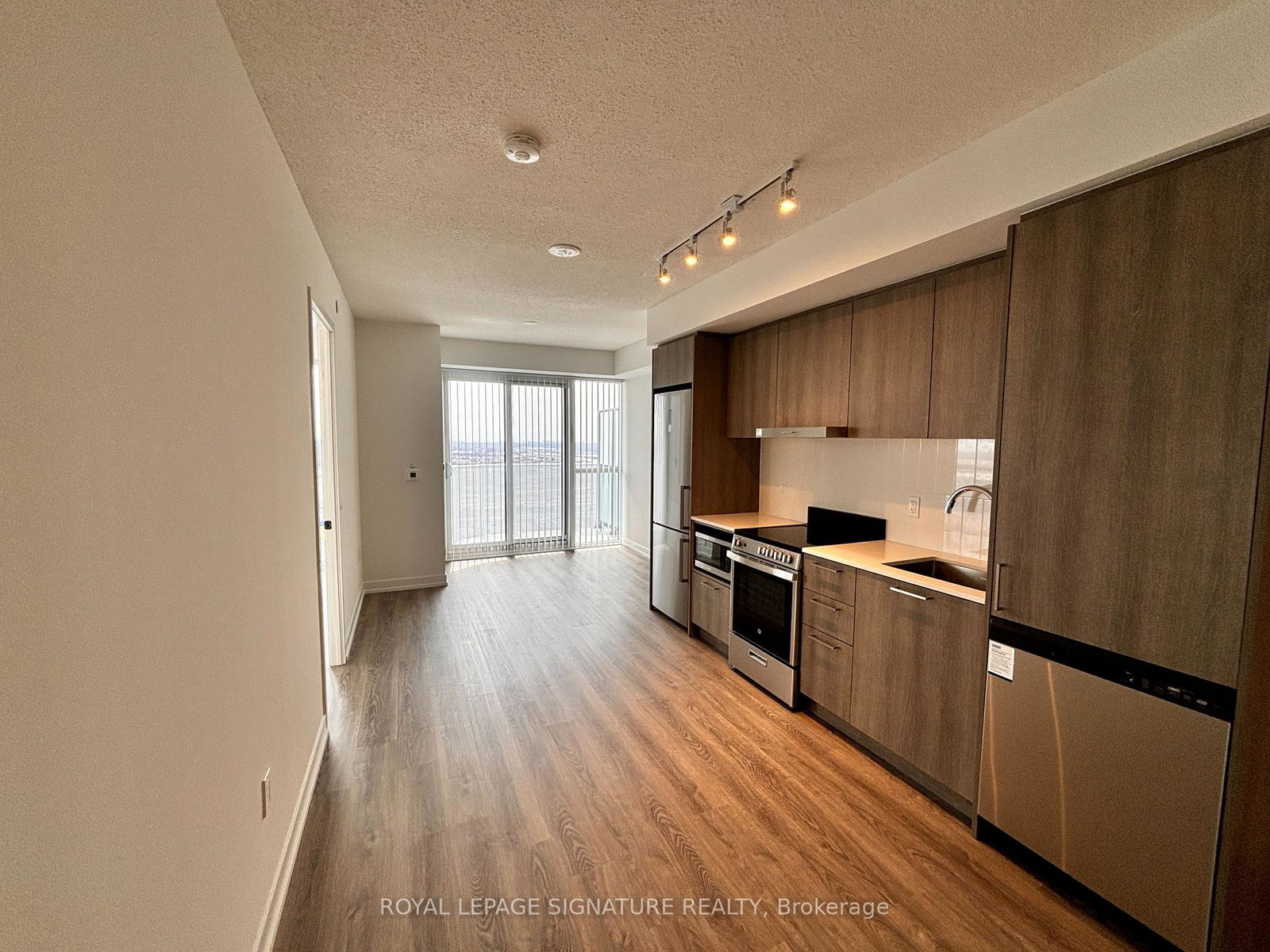 195-commerce-street-vaughan-ontario-n13458338