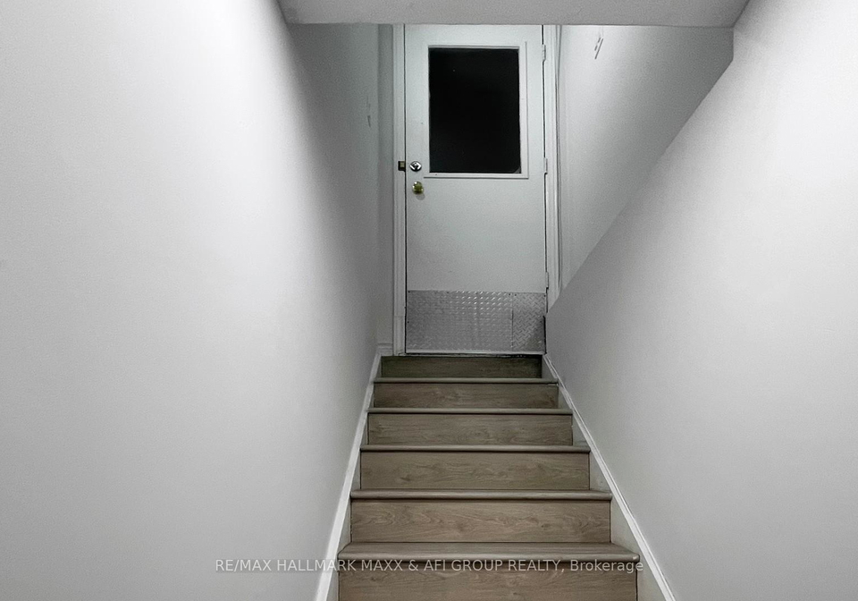 719-shanahan-boulevard-newmarket-ontario-n13458464