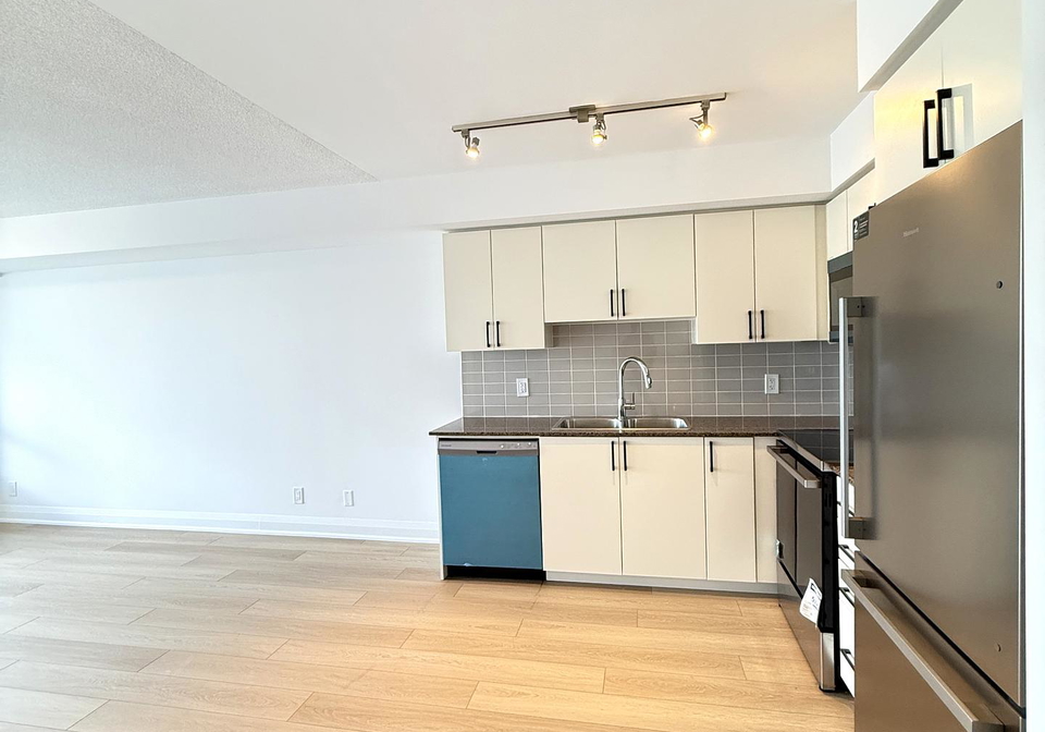 372-highway-7-road-e-richmond-hill-ontario-n13459782