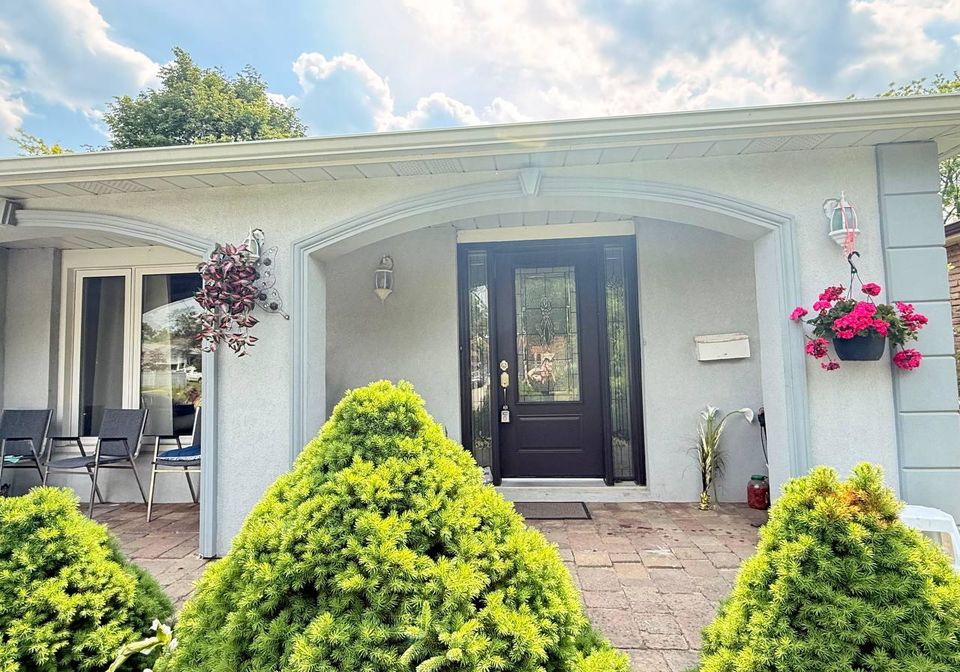 117-romfield-circuit-markham-ontario-n13460372
