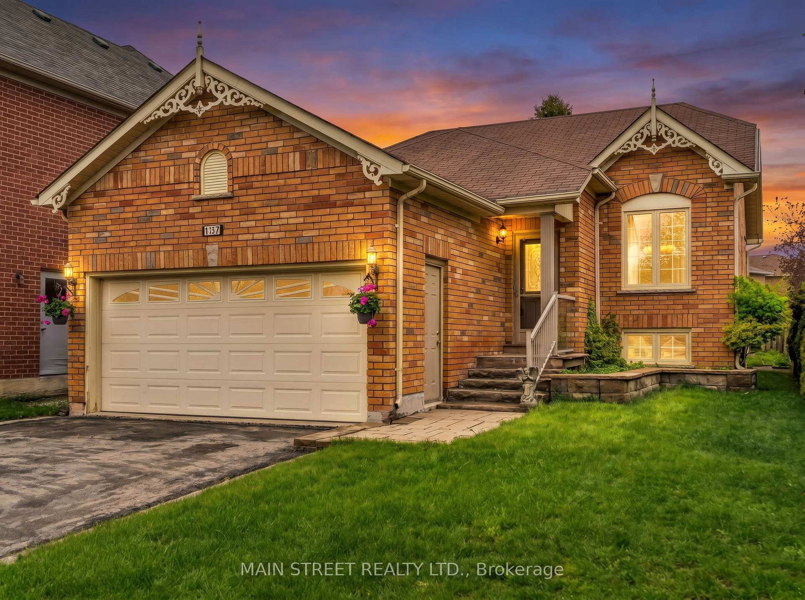 137-clearmeadow-boulevard-newmarket-ontario-n13460952