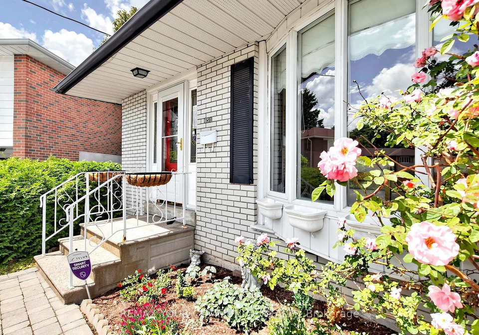 651-mossbank-court-newmarket-ontario-n13461788