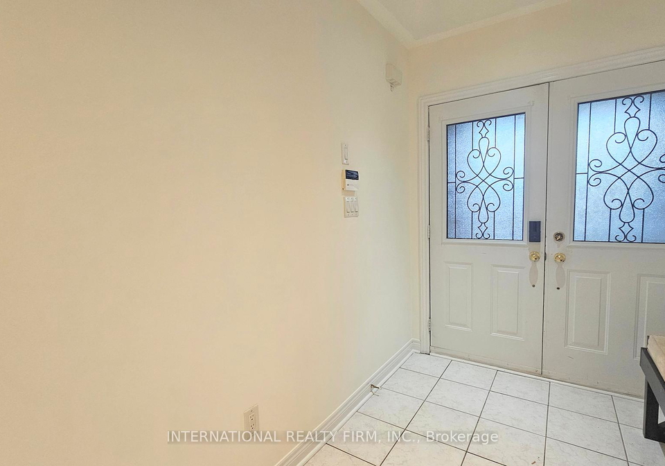 195-warwick-crescent-newmarket-ontario-n13465844