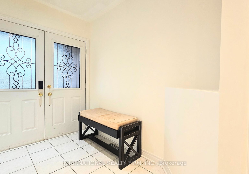 195-warwick-crescent-newmarket-ontario-n13465844
