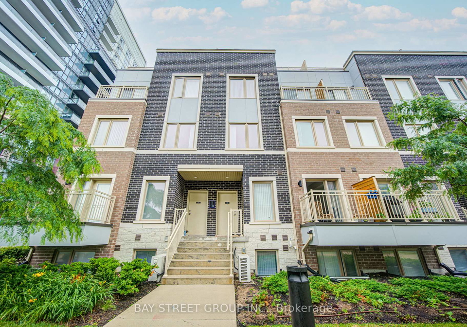 11-honeycrisp-crescent-vaughan-ontario-n13471174