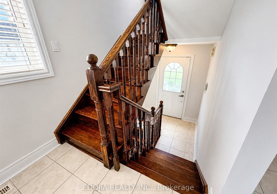 215-16th-avenue-s-richmond-hill-ontario-n13472694