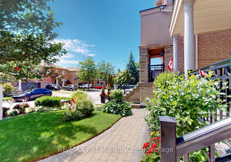 32-timberwolf-crescent-vaughan-ontario-n13472704