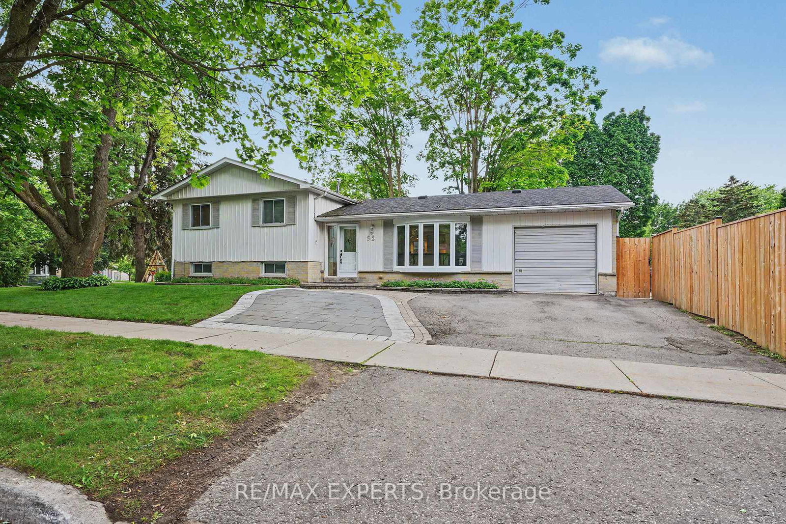 32-oak-court-aurora-ontario-n13473100