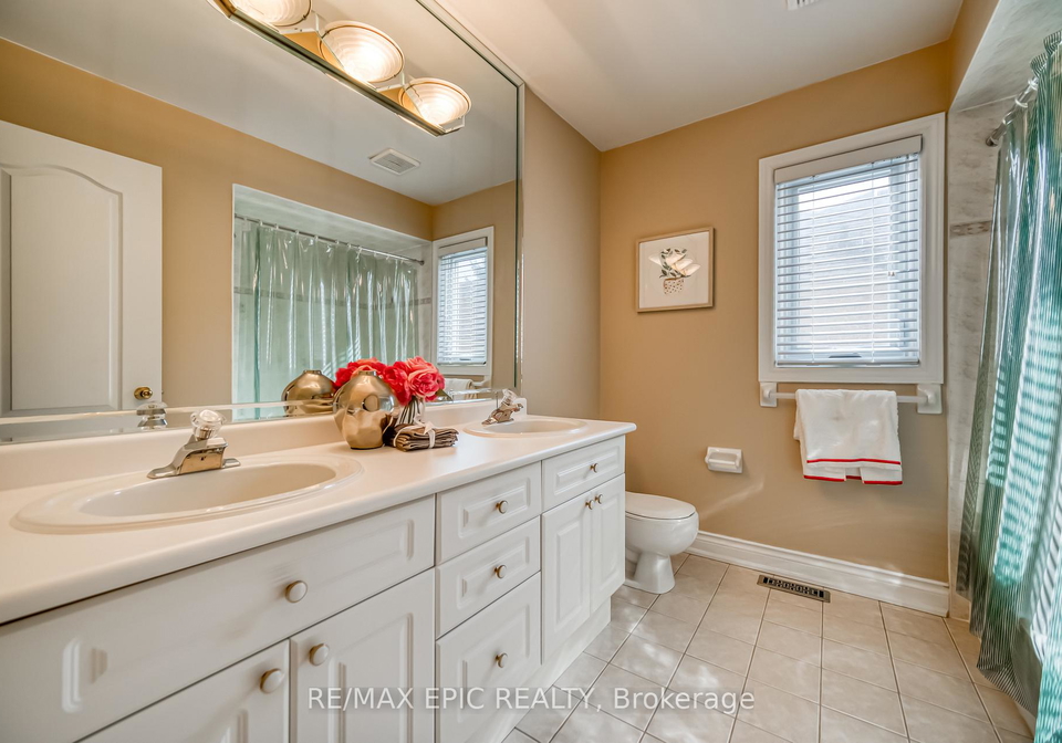 11-palace-court-richmond-hill-ontario-n13473142