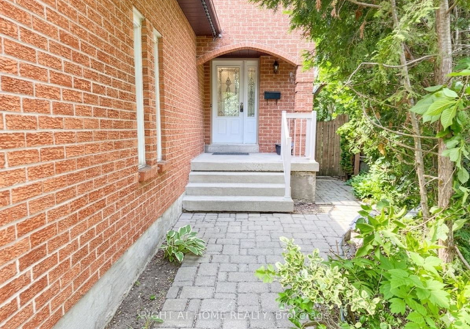 37-versailles-court-richmond-hill-ontario-n13474340