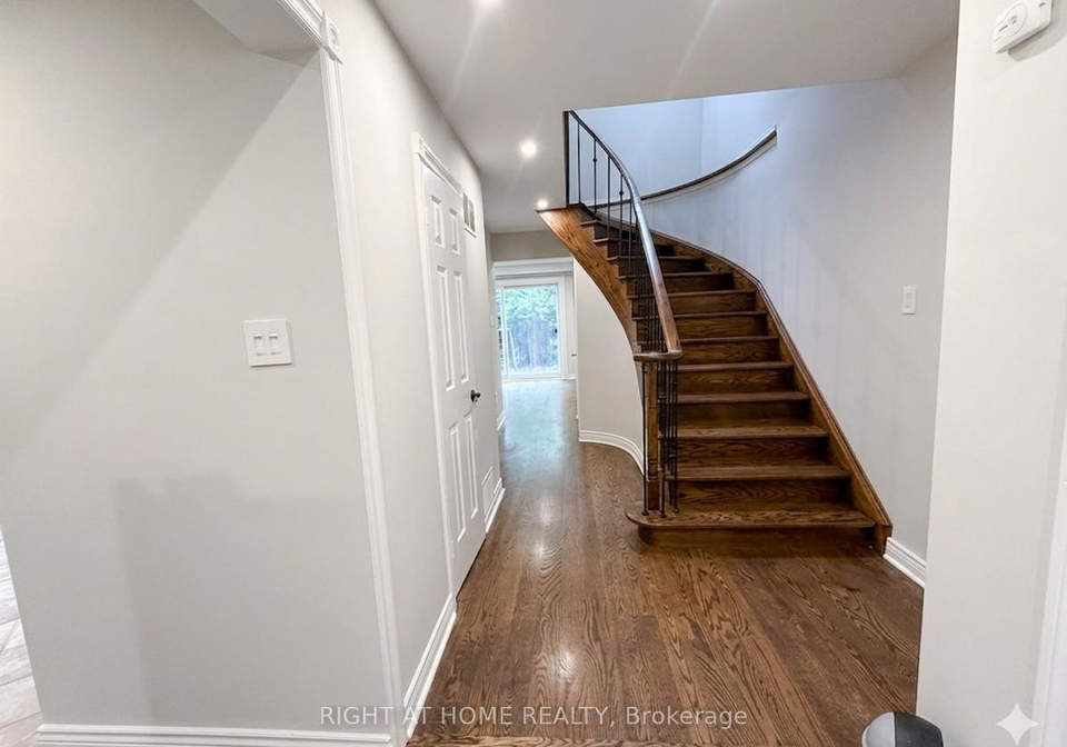 37-versailles-court-richmond-hill-ontario-n13474340