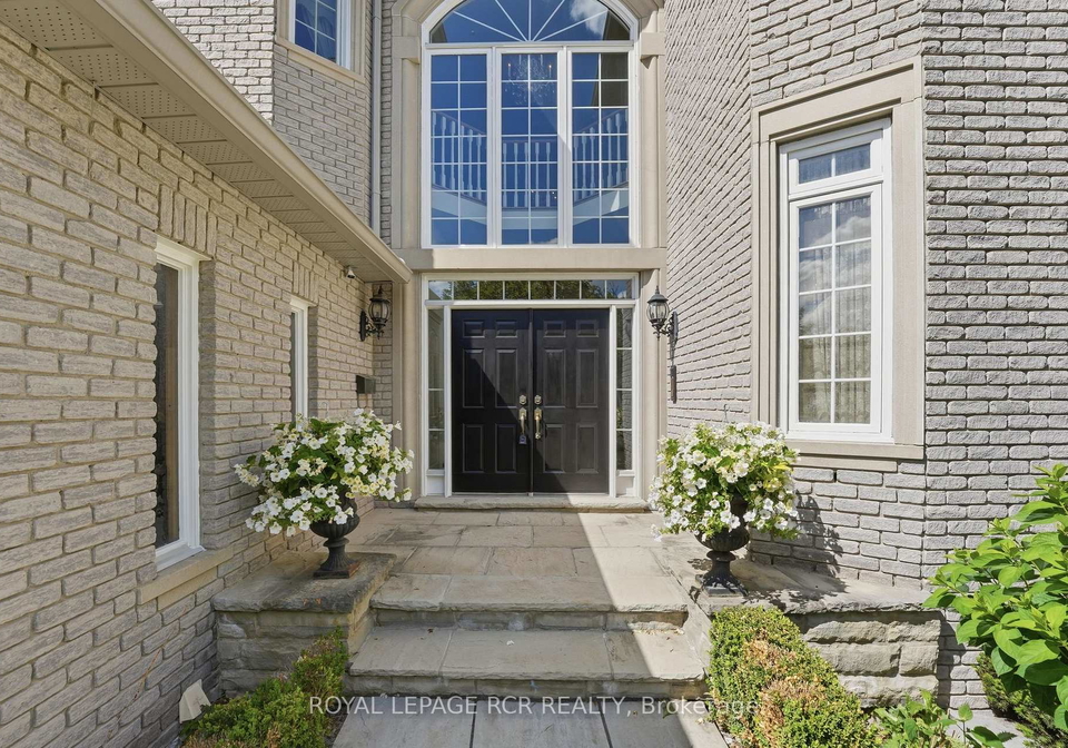 193-sherwood-place-newmarket-ontario-n13475624
