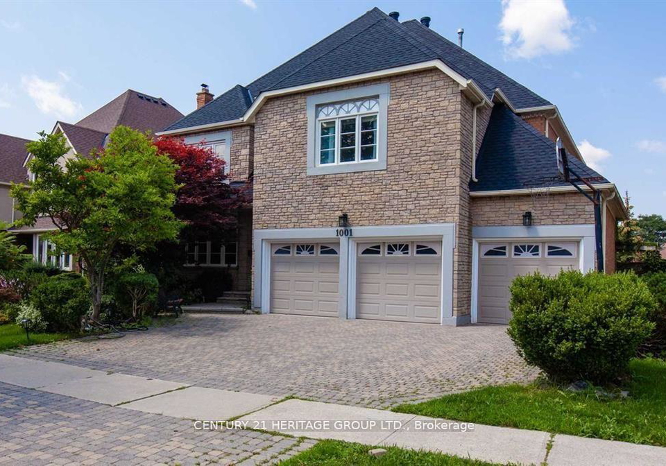 1001-lockwood-circle-newmarket-ontario-n13478728
