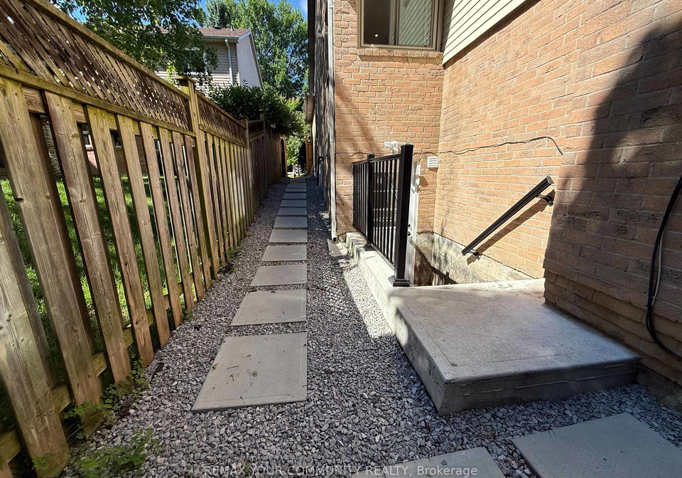 6-albery-crescent-aurora-ontario-n13481244