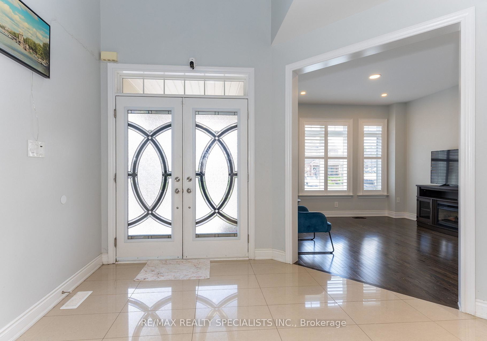 8-w-dykie-court-bradford-west-gwillimbury-ontario-n13482256
