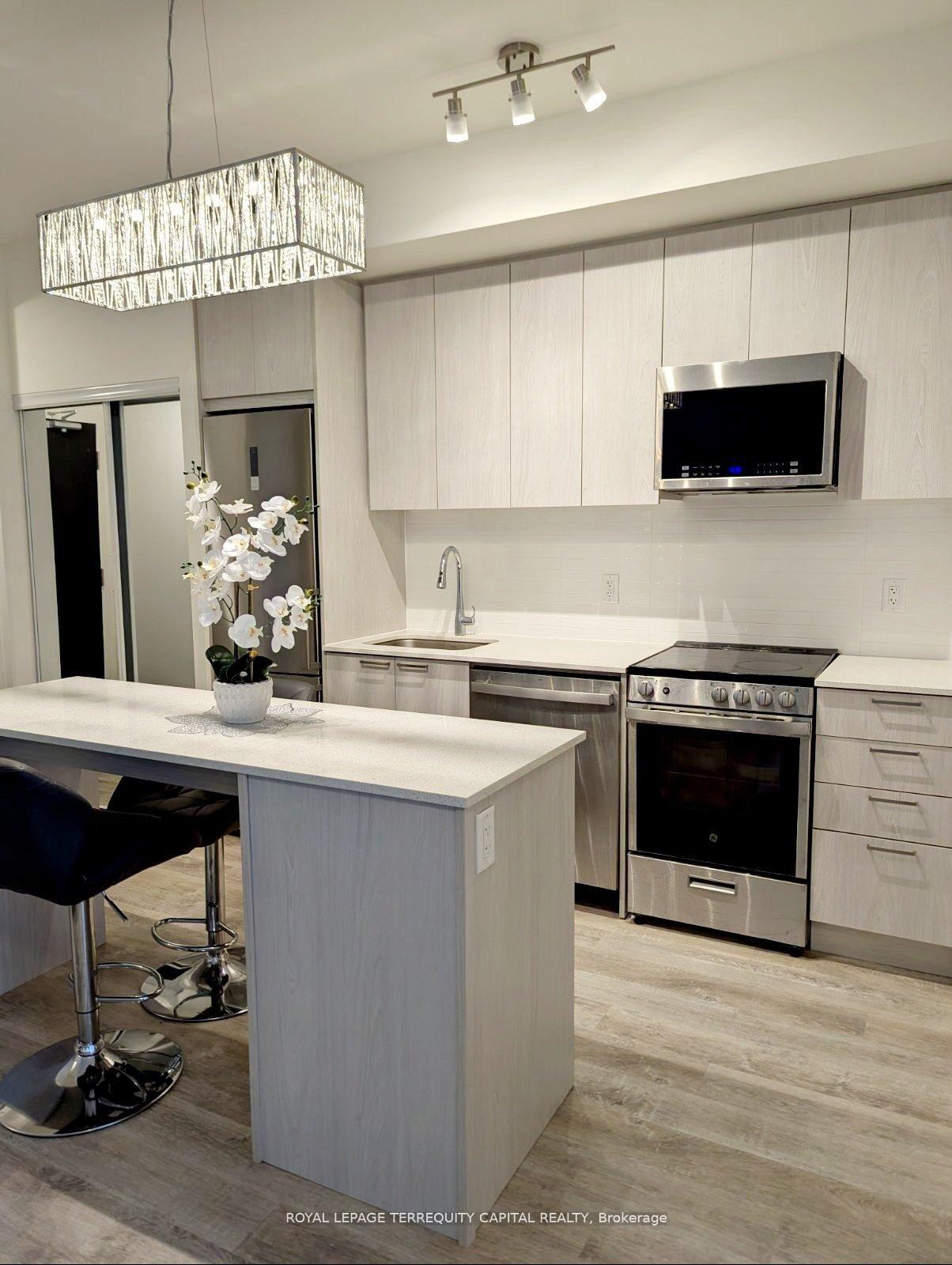 185-deerfield-road-newmarket-ontario-n13487142