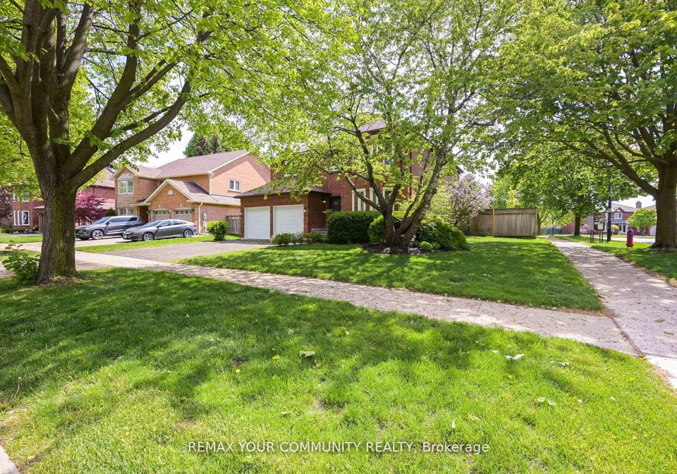 2-ballard-crescent-newmarket-ontario-n13488530