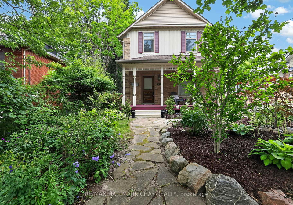 613-queen-street-newmarket-ontario-n13490394