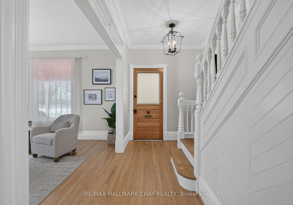 613-queen-street-newmarket-ontario-n13490394