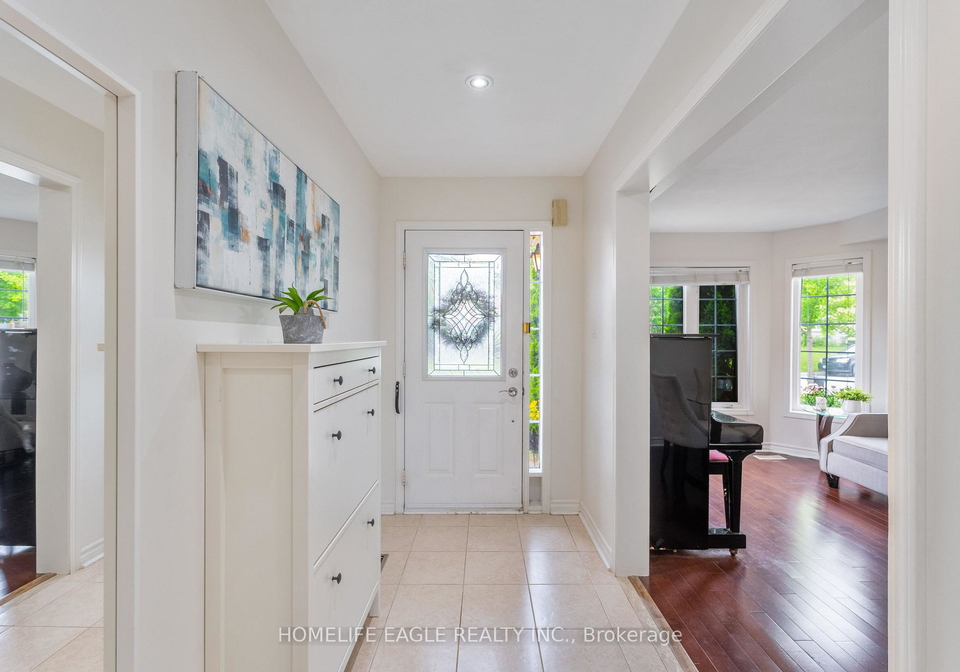 135-wainscot-avenue-newmarket-ontario-n13490858