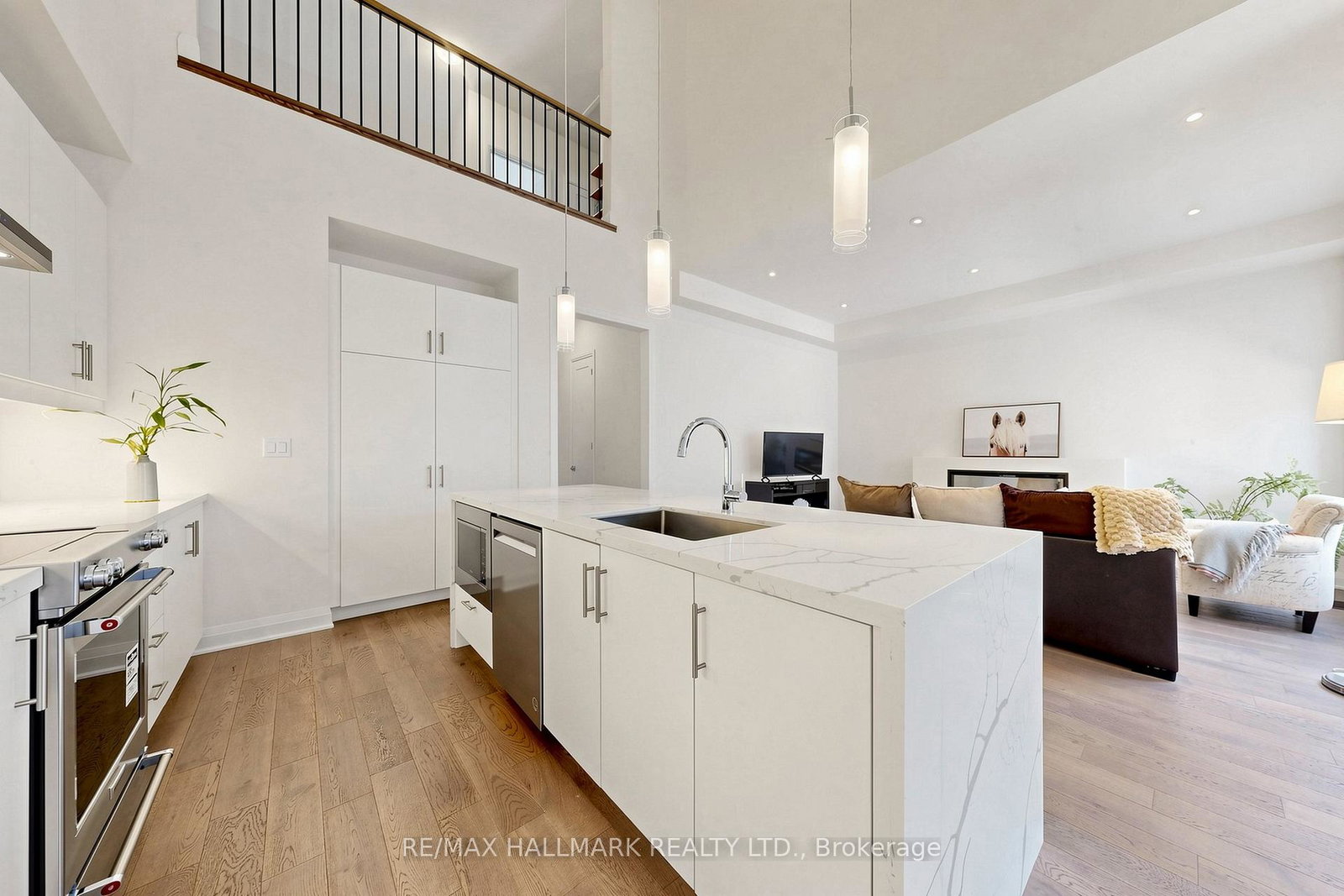 16-vern-robertson-gate-uxbridge-ontario-n13493554