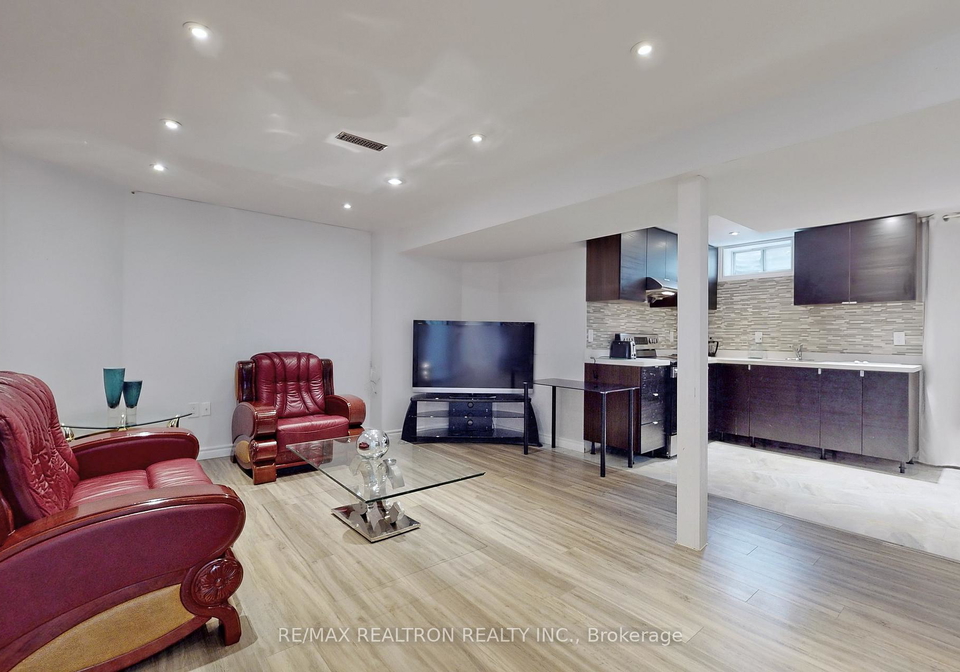 32-subrisco-avenue-richmond-hill-ontario-n13494362