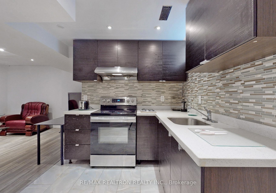 32-subrisco-avenue-richmond-hill-ontario-n13494362