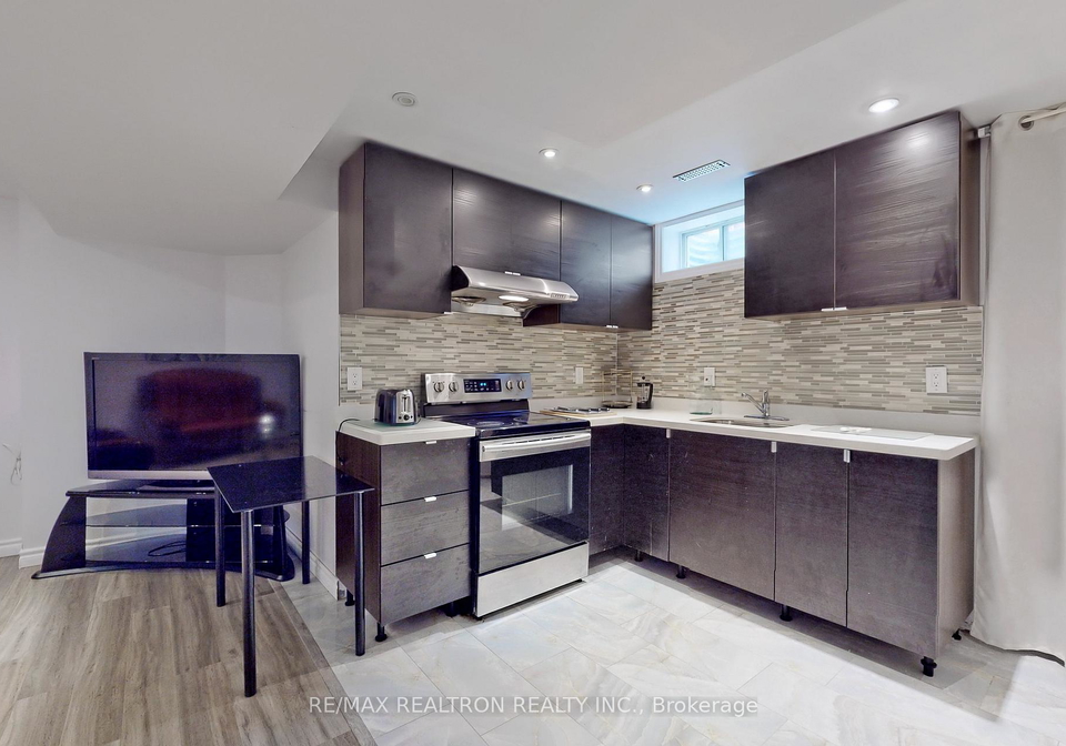 32-subrisco-avenue-richmond-hill-ontario-n13494362