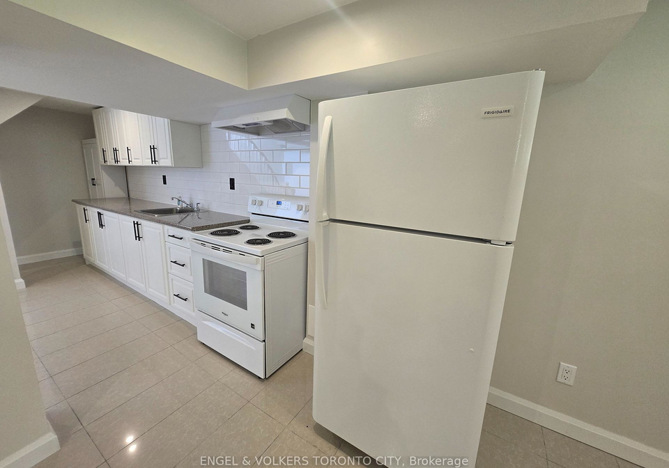 102-crone-court-newmarket-ontario-n13494716