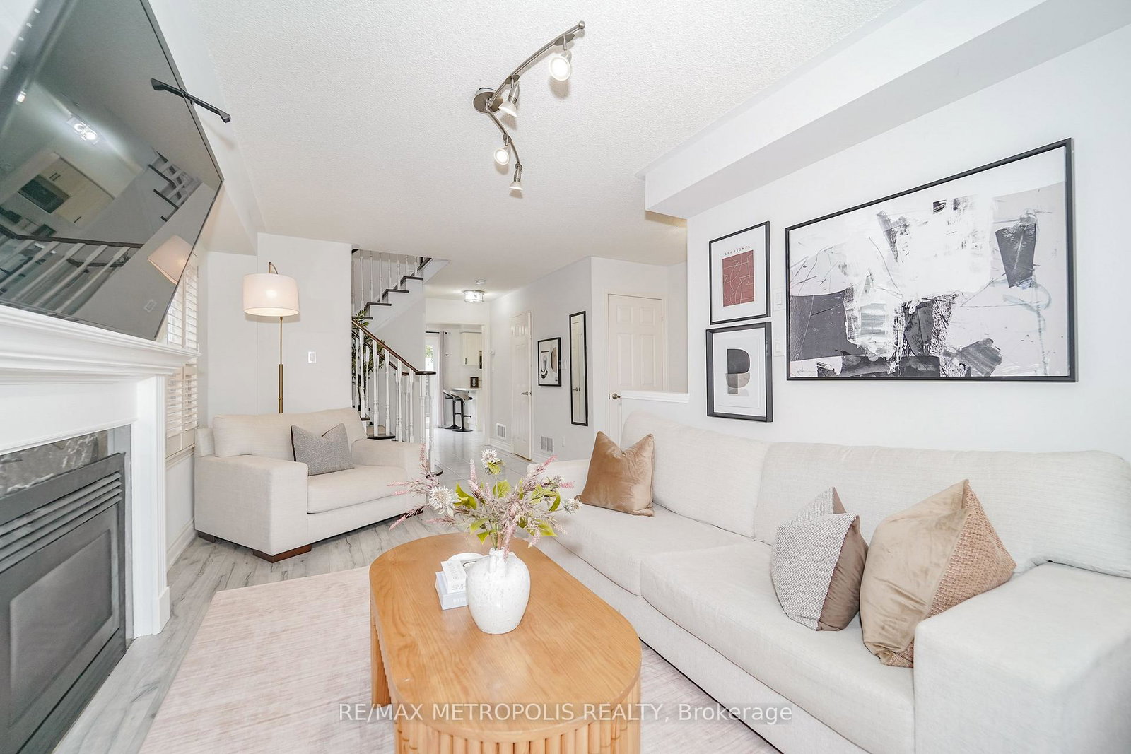 646-walpole-crescent-newmarket-ontario-n13494882