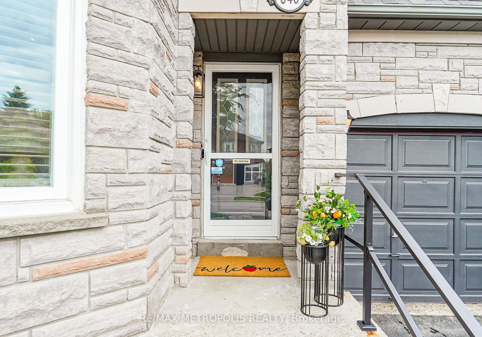 646-walpole-crescent-newmarket-ontario-n13494882
