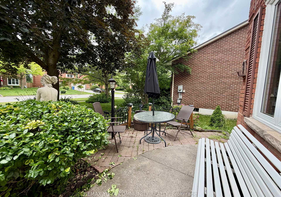 209-yorkshire-drive-newmarket-ontario-n13495178