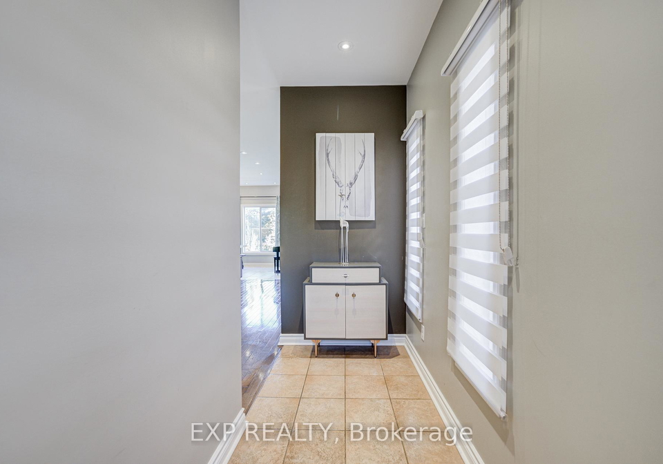 292-sheridan-court-newmarket-ontario-n13497022