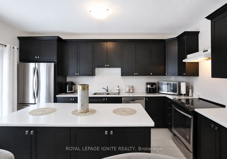 28-foxberry-road-east-gwillimbury-ontario-n13498158