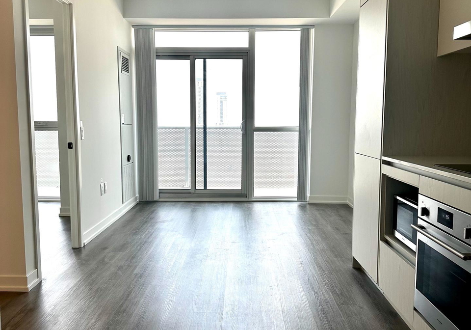 28-interchange-way-vaughan-ontario-n13499112