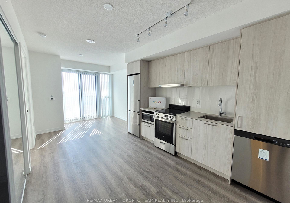 195-commerce-street-vaughan-ontario-n13500940