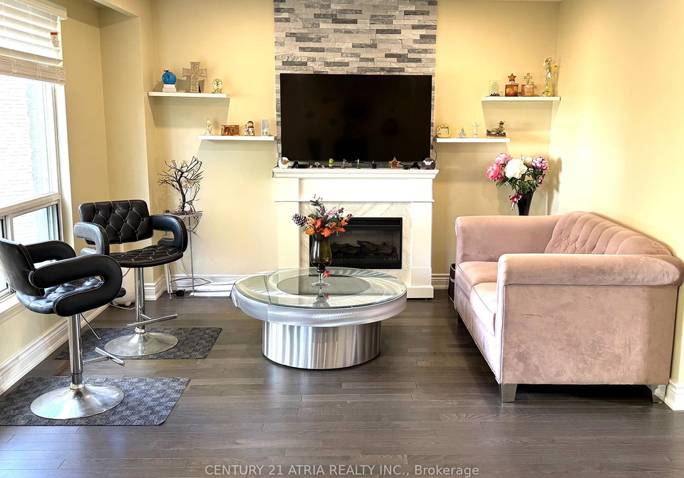 38-henderson-drive-aurora-ontario-n13503870