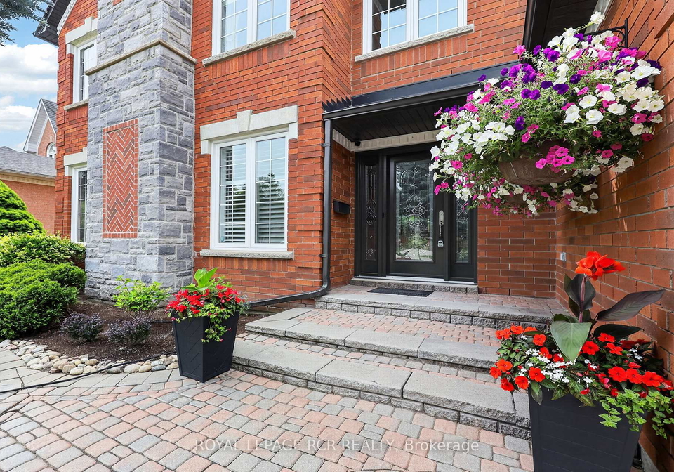 1071-lockwood-circle-newmarket-ontario-n13506910