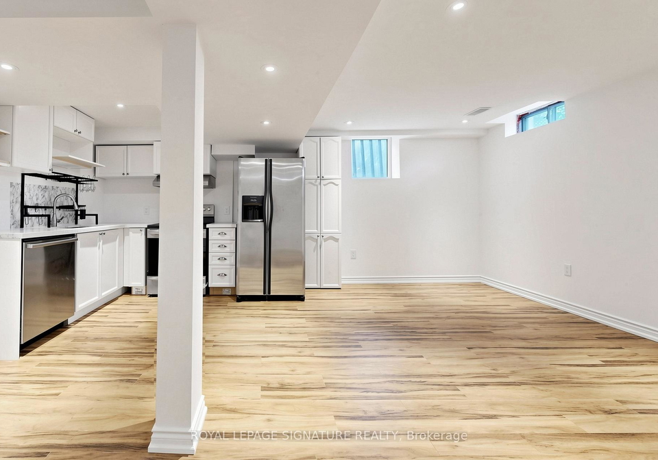 218-paxton-crescent-newmarket-ontario-n13508294