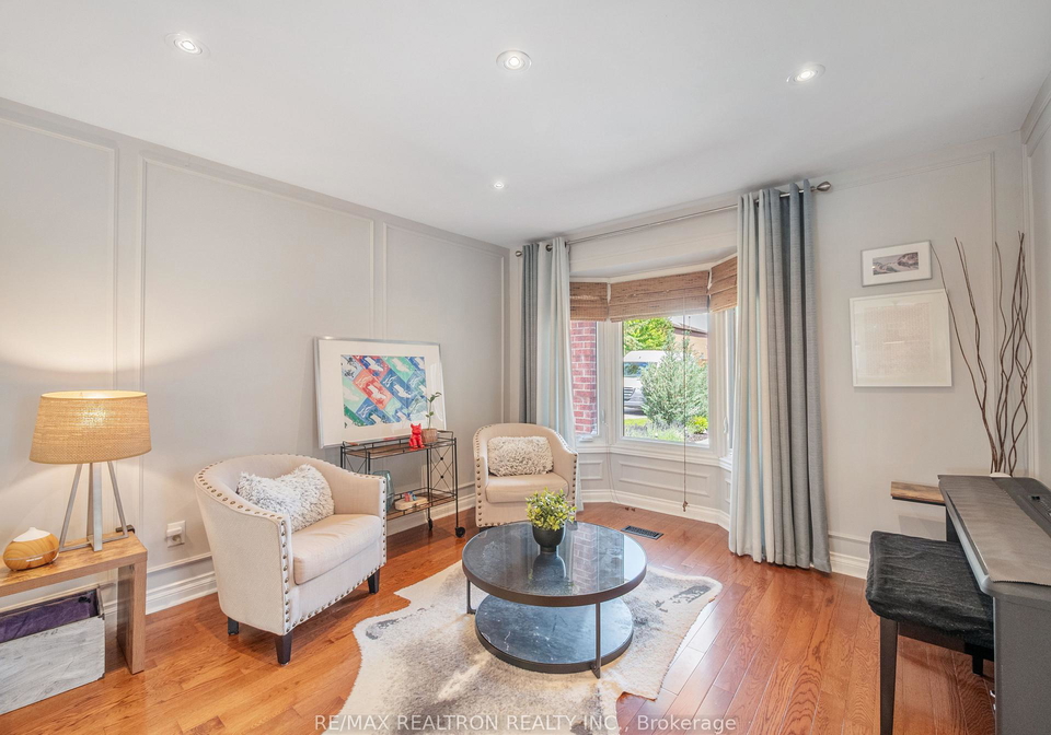 196-billings-crescent-newmarket-ontario-n13508804