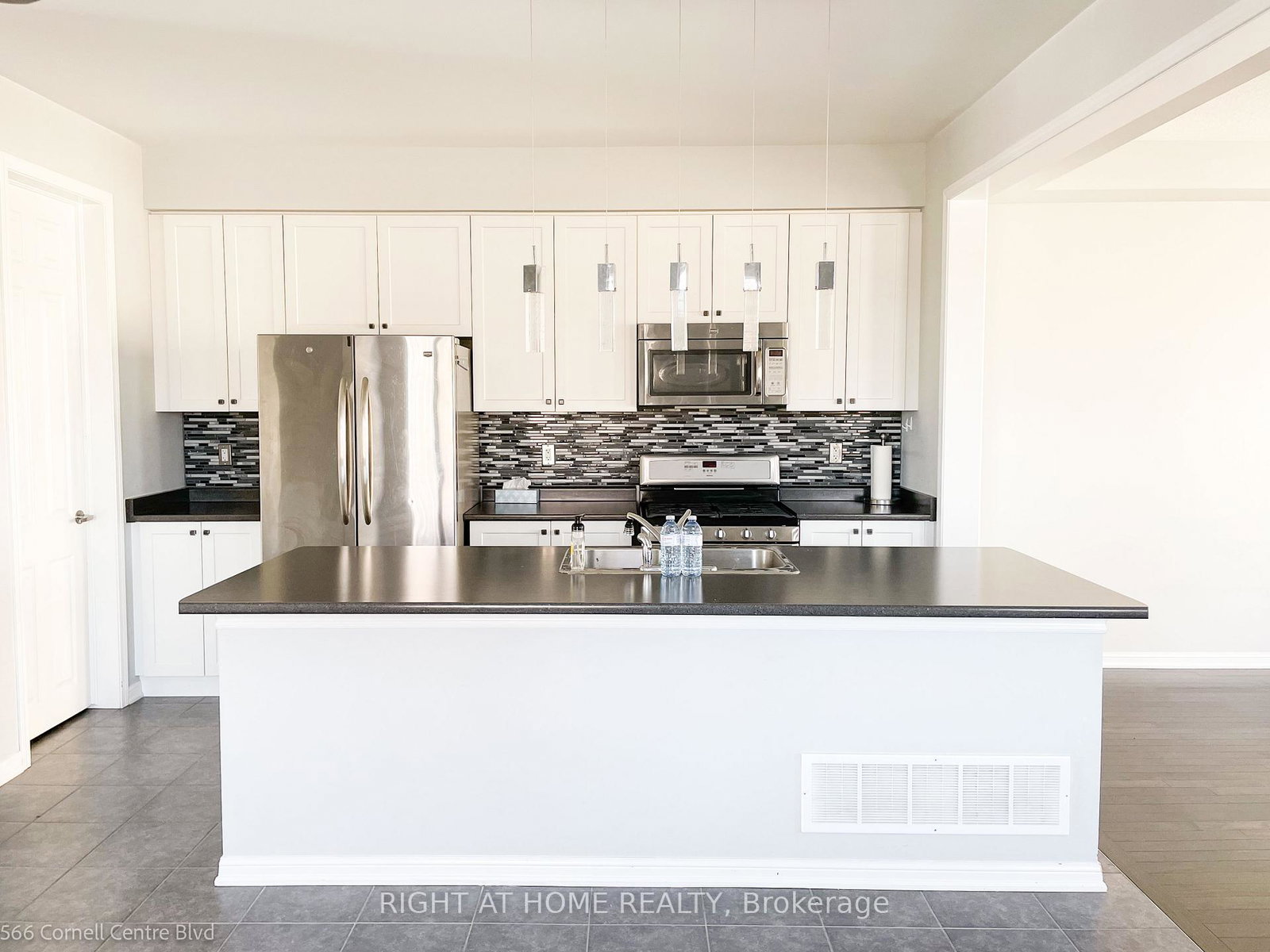 566-cornell-centre-boulevard-markham-ontario-n13509168