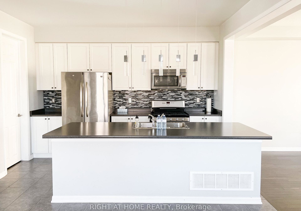 566-cornell-centre-boulevard-markham-ontario-n13509168