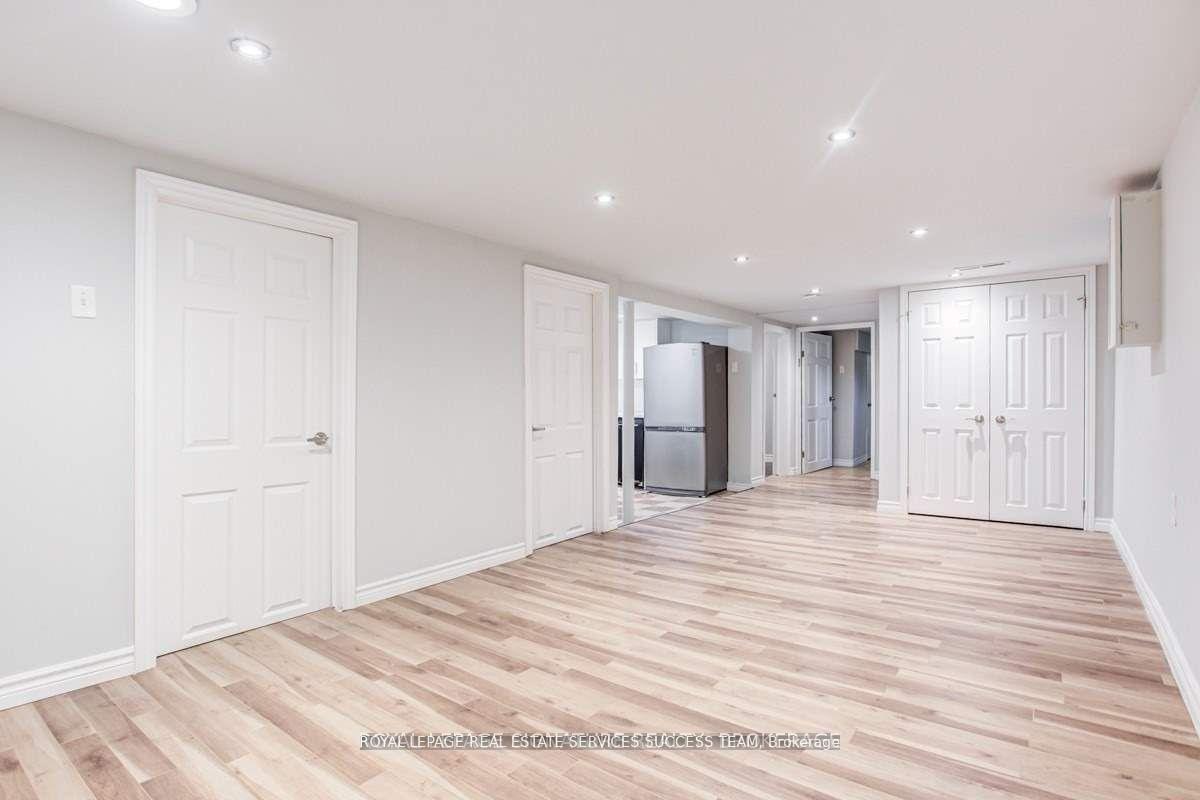 260-demaine-bsmt-crescent-richmond-hill-ontario-n13509860